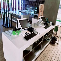 國萬超市收銀進(jìn)銷存系統(tǒng)是一款針對中小型超市及POS收銀行業(yè)的店面銷售管理系統(tǒng)軟件，其中包含商店管理、超市POS前臺收銀銷售管理，自助結(jié)算臺管理、手機(jī)網(wǎng)上商城預(yù)訂系統(tǒng)、條形碼商品管理,倉庫管理、商品出入庫管理,盤點(diǎn)管理,倉庫庫存管理，超市營收財(cái)務(wù)統(tǒng)計(jì)管理系統(tǒng),超市日月年報(bào)表系統(tǒng),設(shè)計(jì)與打印系統(tǒng)等功能模塊。